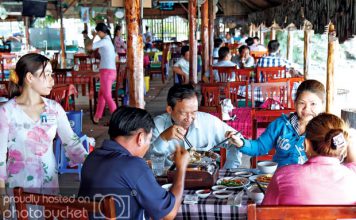 Hứng gió sông ăn đặc sản Nhà Bè